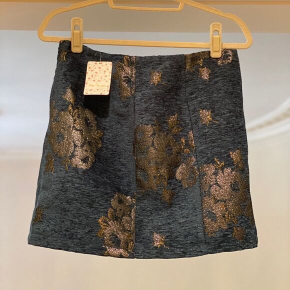 Mini Skirt - Picture 4 of 4